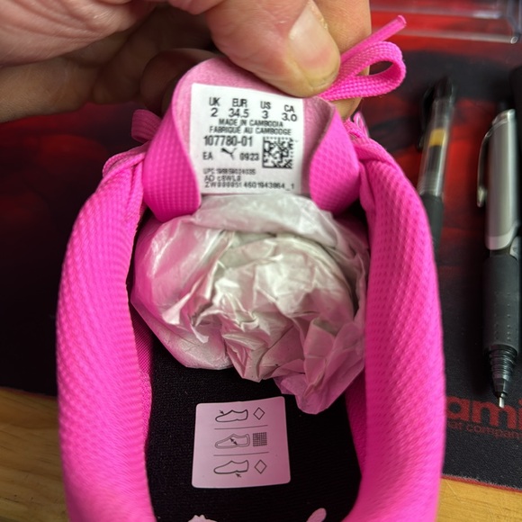 Girls indoor soccer sneakers. Size 3.5.and Size 3. Your choice or buy both! - Picture 4 of 4